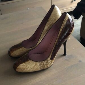 BCBGmazazria rounded toe heels size 6